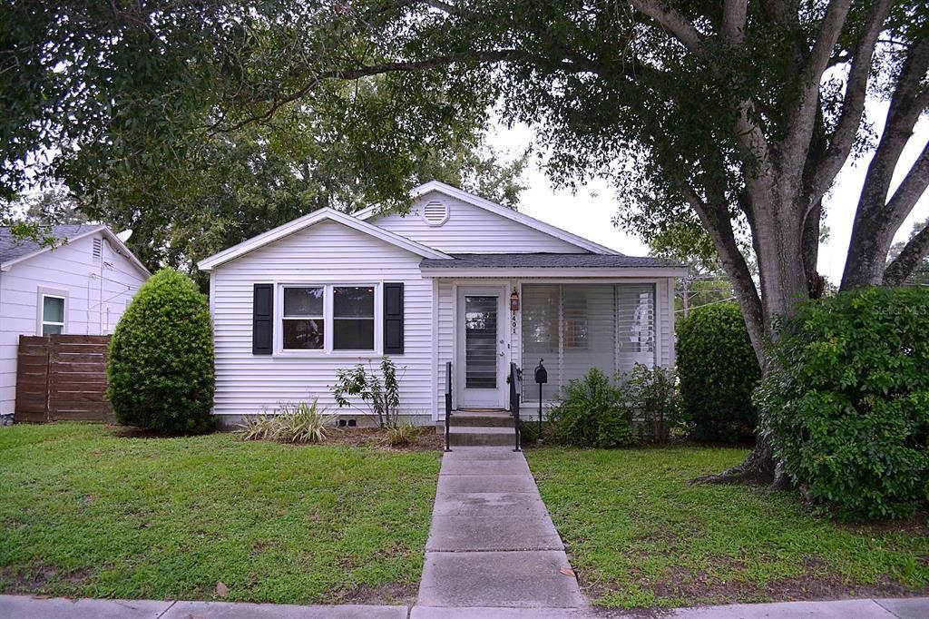 For Rent: $2,500 (2 beds, 1 baths, 786 Square Feet)