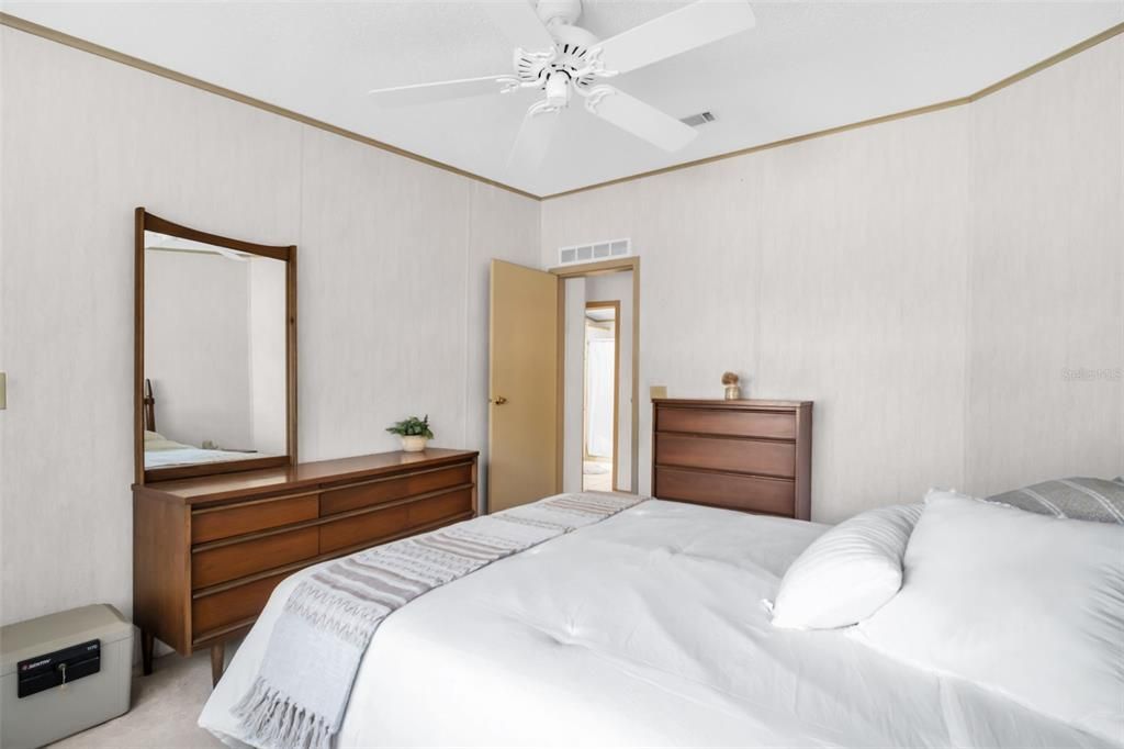 For Sale: $249,000 (2 beds, 2 baths, 1671 Square Feet)