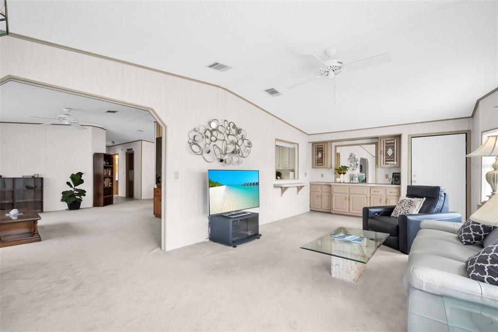 For Sale: $249,000 (2 beds, 2 baths, 1671 Square Feet)