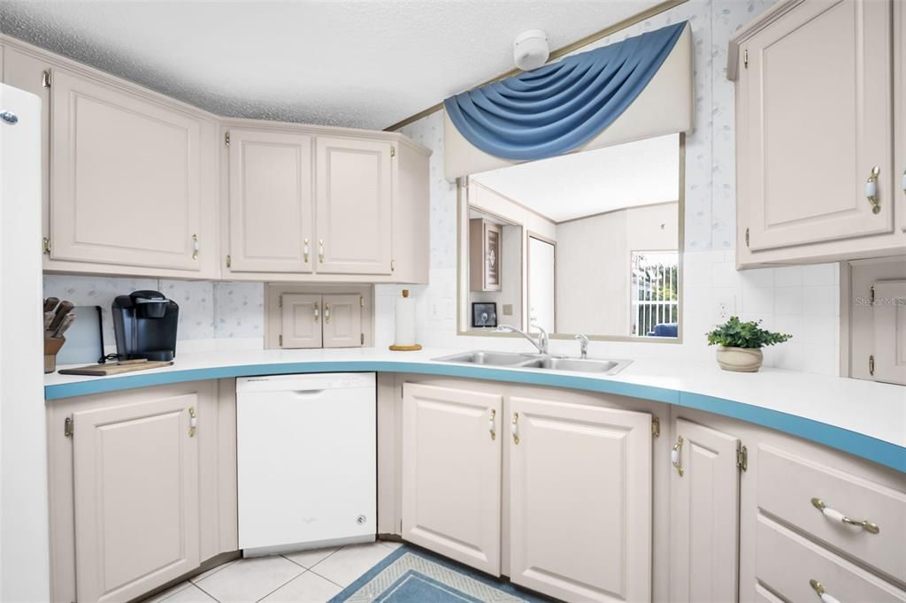 For Sale: $249,000 (2 beds, 2 baths, 1671 Square Feet)
