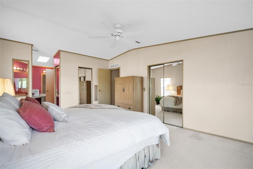 For Sale: $249,000 (2 beds, 2 baths, 1671 Square Feet)