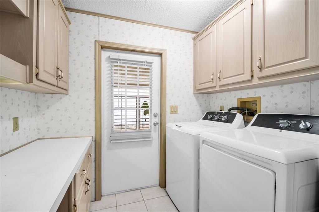 For Sale: $249,000 (2 beds, 2 baths, 1671 Square Feet)