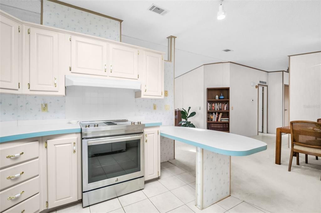 For Sale: $249,000 (2 beds, 2 baths, 1671 Square Feet)