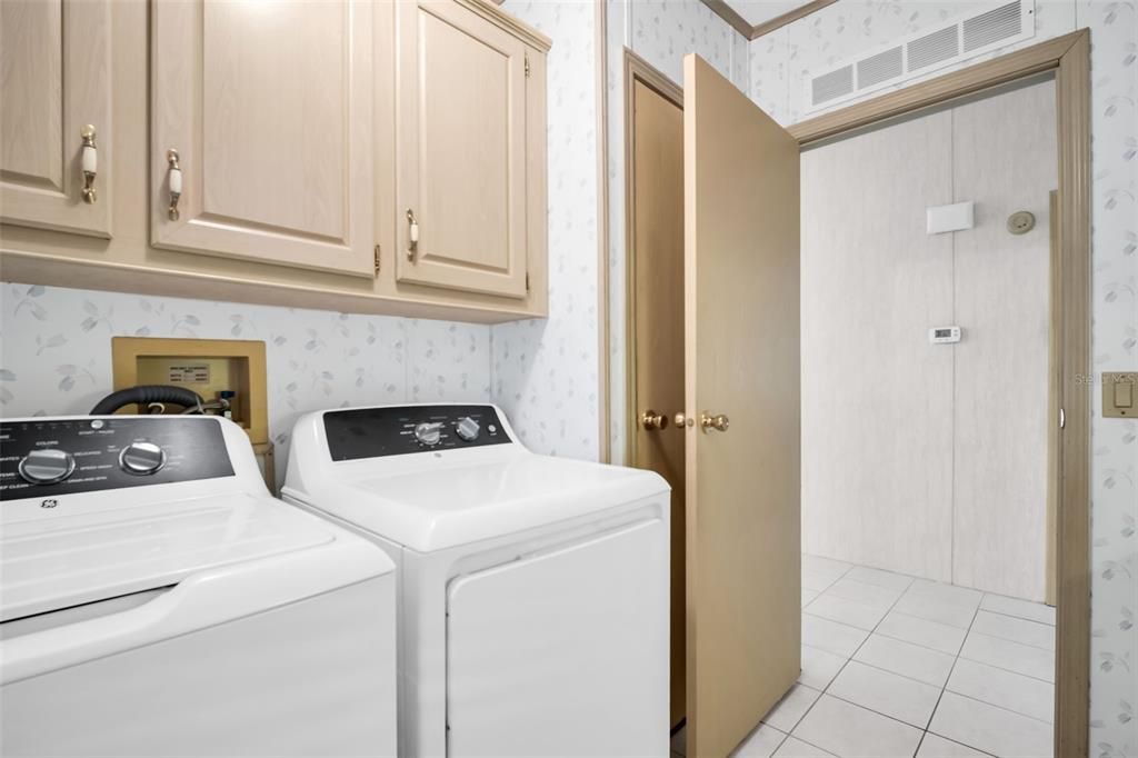 For Sale: $249,000 (2 beds, 2 baths, 1671 Square Feet)