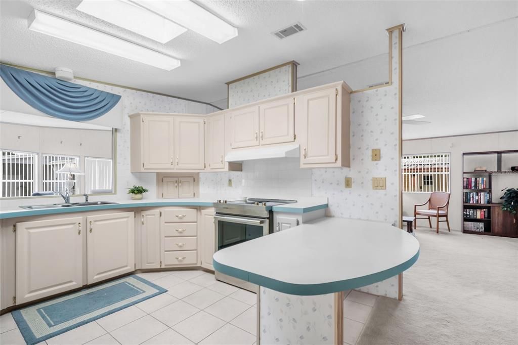 For Sale: $249,000 (2 beds, 2 baths, 1671 Square Feet)