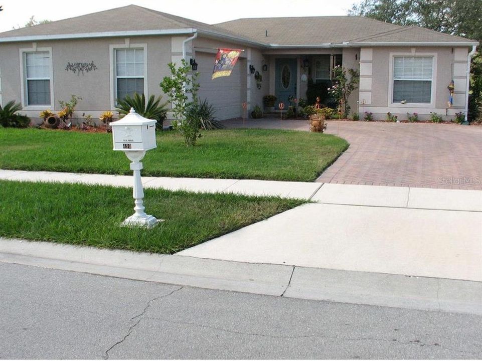 For Rent: $2,100 (3 beds, 2 baths, 1273 Square Feet)