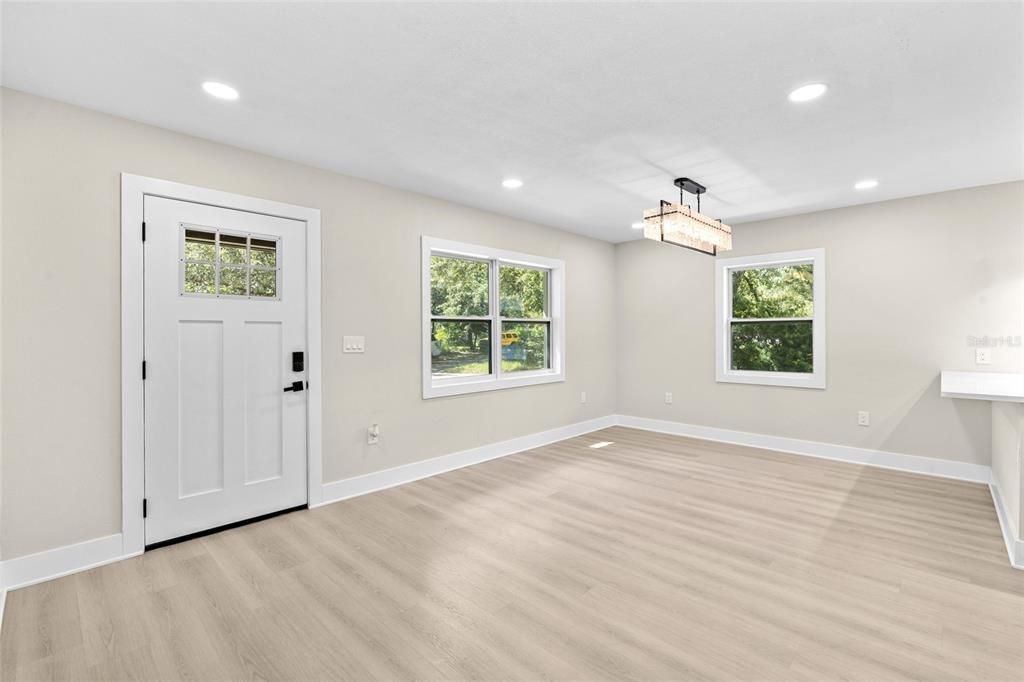For Sale: $849,000 (3 beds, 2 baths, 1599 Square Feet)