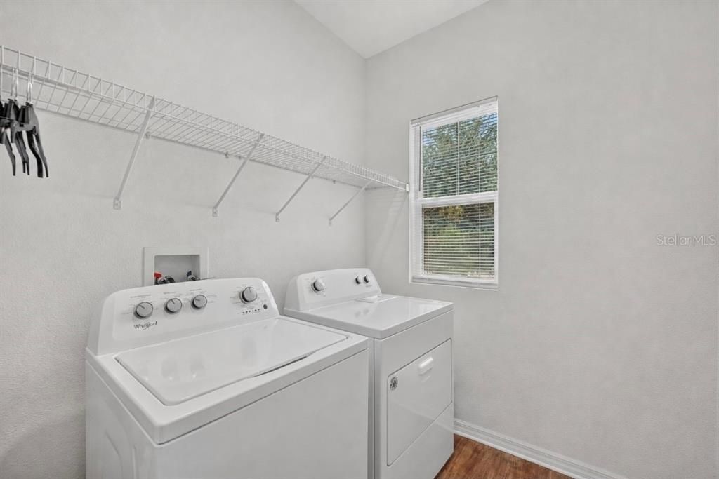 For Sale: $355,000 (3 beds, 2 baths, 1556 Square Feet)