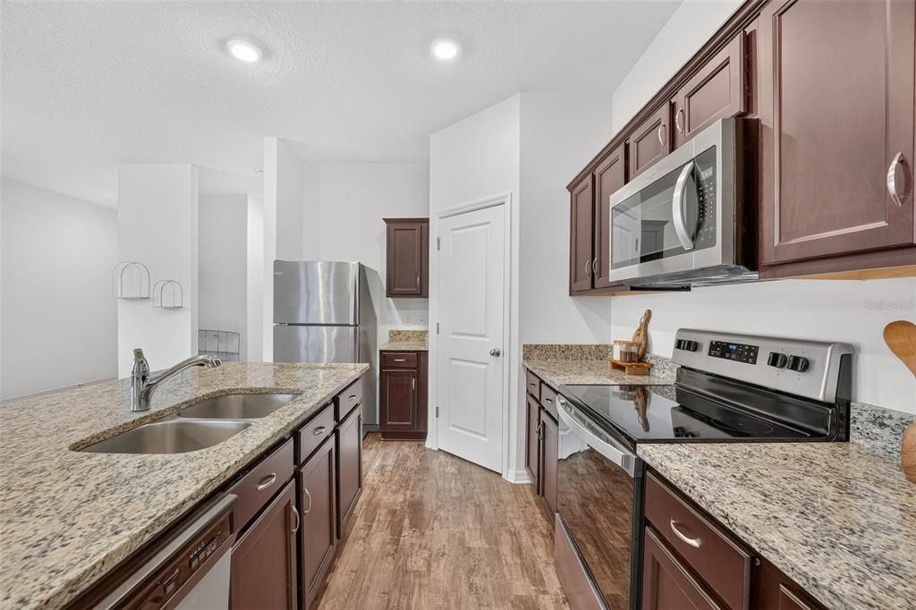 For Sale: $355,000 (3 beds, 2 baths, 1556 Square Feet)