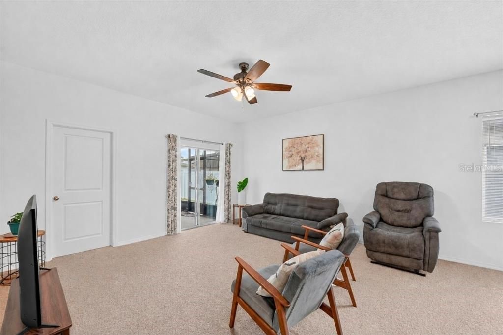 For Sale: $355,000 (3 beds, 2 baths, 1556 Square Feet)