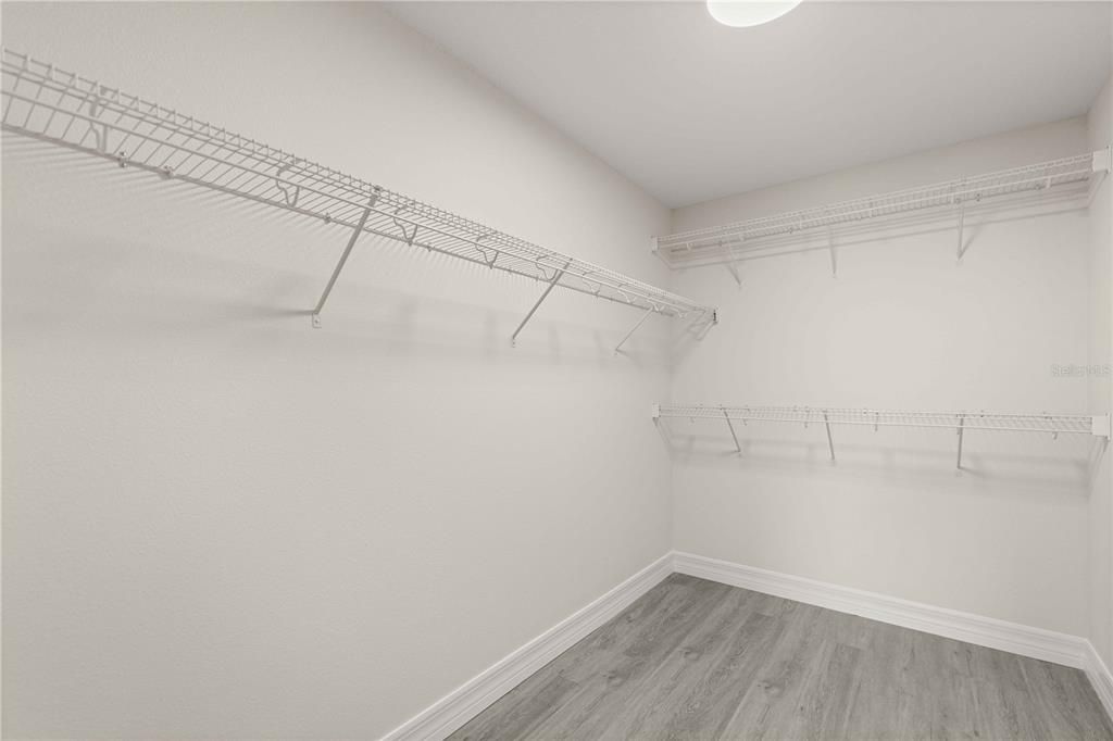 For Sale: $298,900 (4 beds, 2 baths, 1576 Square Feet)