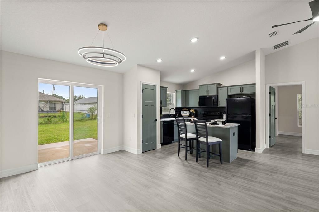 For Sale: $298,900 (4 beds, 2 baths, 1576 Square Feet)