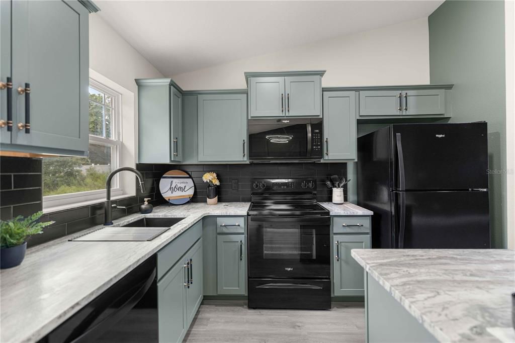 For Sale: $298,900 (4 beds, 2 baths, 1576 Square Feet)
