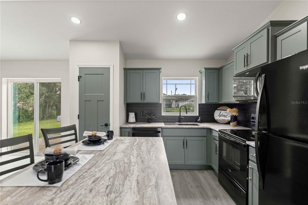 For Sale: $298,900 (4 beds, 2 baths, 1576 Square Feet)
