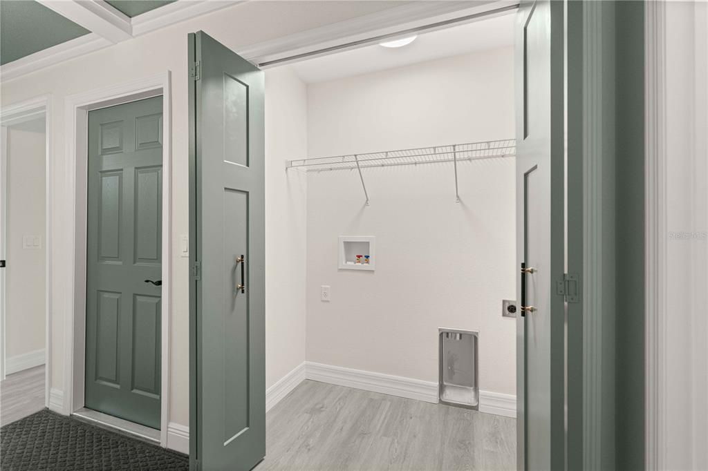 For Sale: $298,900 (4 beds, 2 baths, 1576 Square Feet)