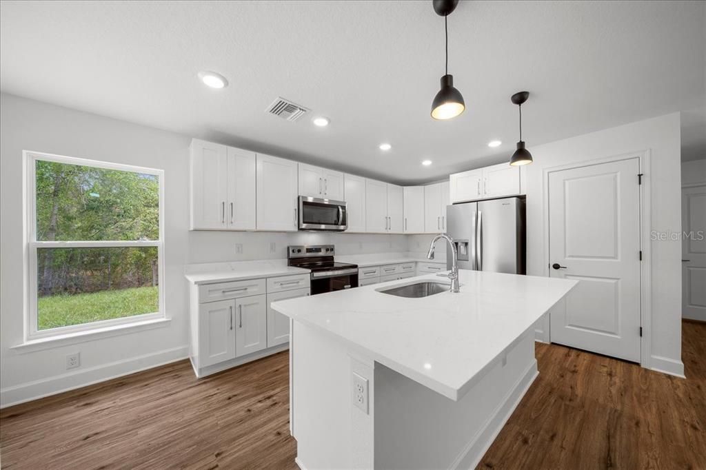 For Sale: $349,900 (3 beds, 2 baths, 1580 Square Feet)