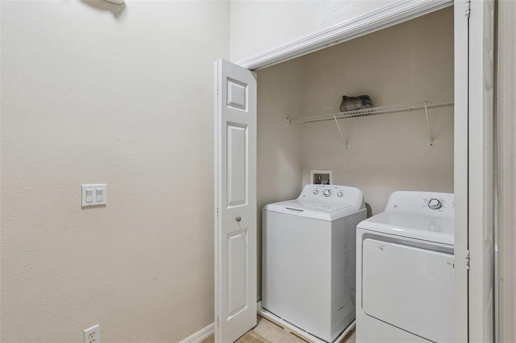 На продажу: $249,999 (3 спален, 2 ванн, 1808 Квадратных фут)