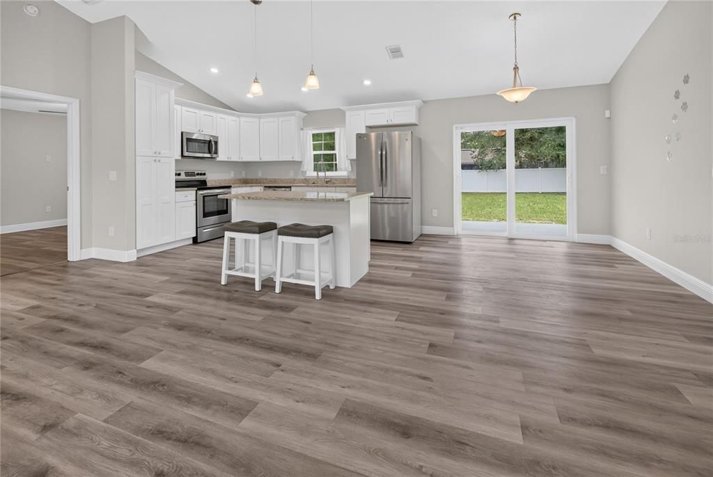 For Sale: $335,000 (3 beds, 2 baths, 1386 Square Feet)