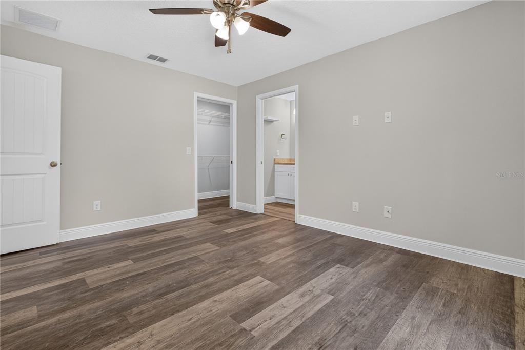 For Sale: $335,000 (3 beds, 2 baths, 1386 Square Feet)