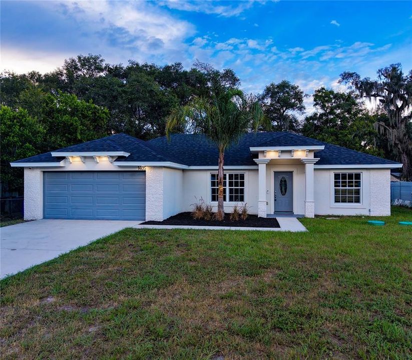 For Sale: $335,000 (3 beds, 2 baths, 1386 Square Feet)