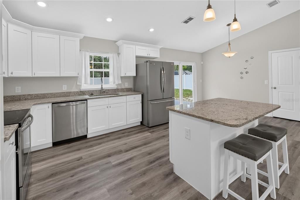 For Sale: $335,000 (3 beds, 2 baths, 1386 Square Feet)