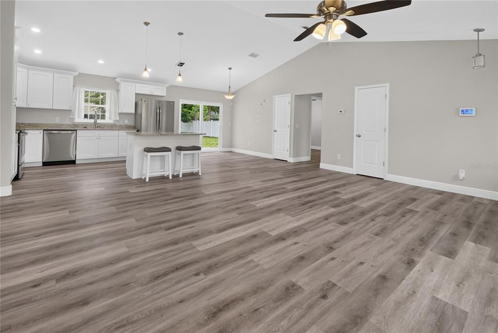 For Sale: $335,000 (3 beds, 2 baths, 1386 Square Feet)