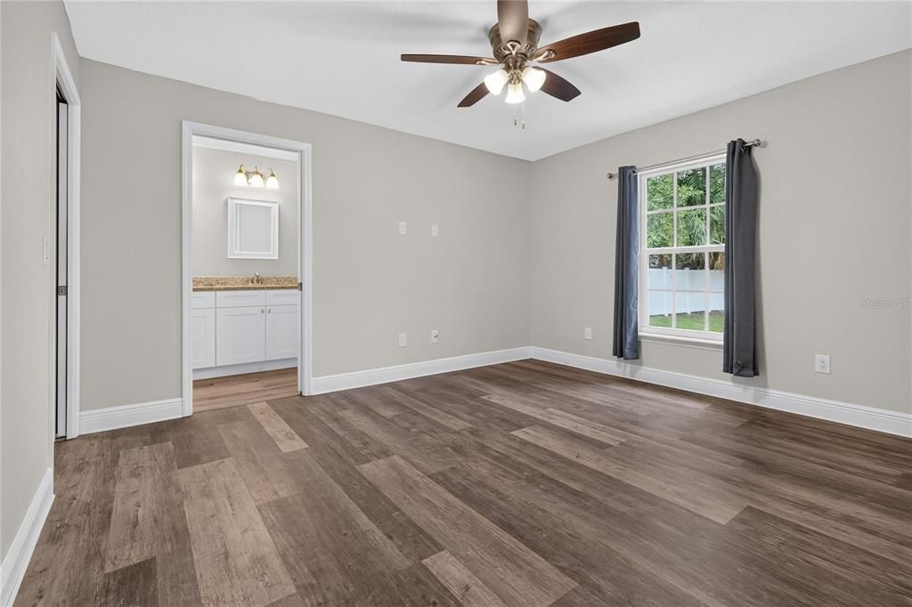For Sale: $335,000 (3 beds, 2 baths, 1386 Square Feet)