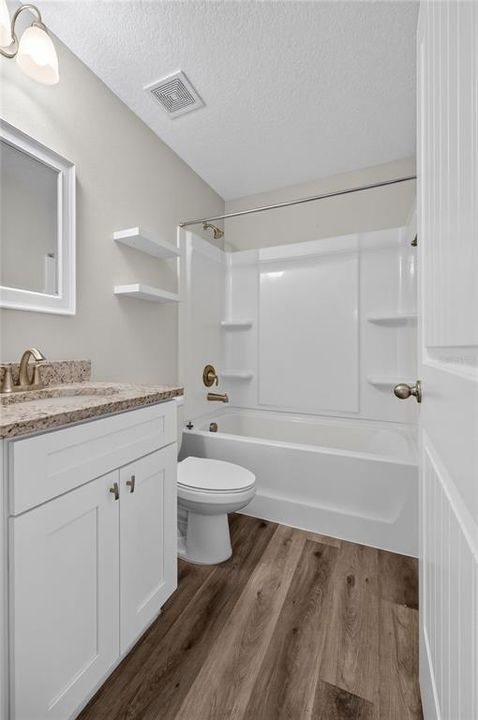 For Sale: $335,000 (3 beds, 2 baths, 1386 Square Feet)