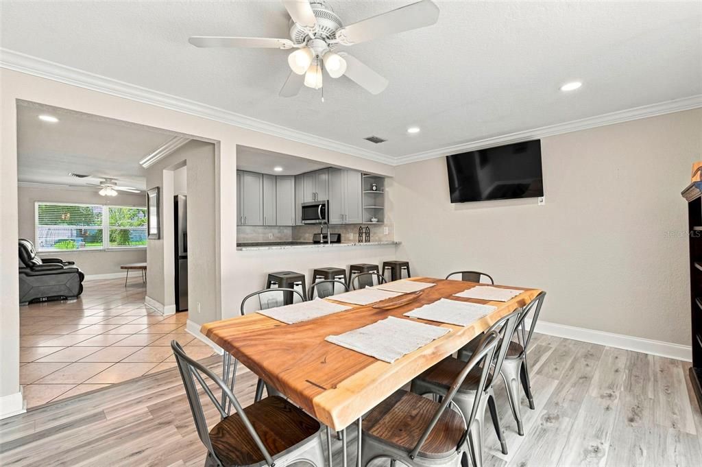 En Venta: $475,000 (3 camas, 2 baños, 1701 Pies cuadrados)