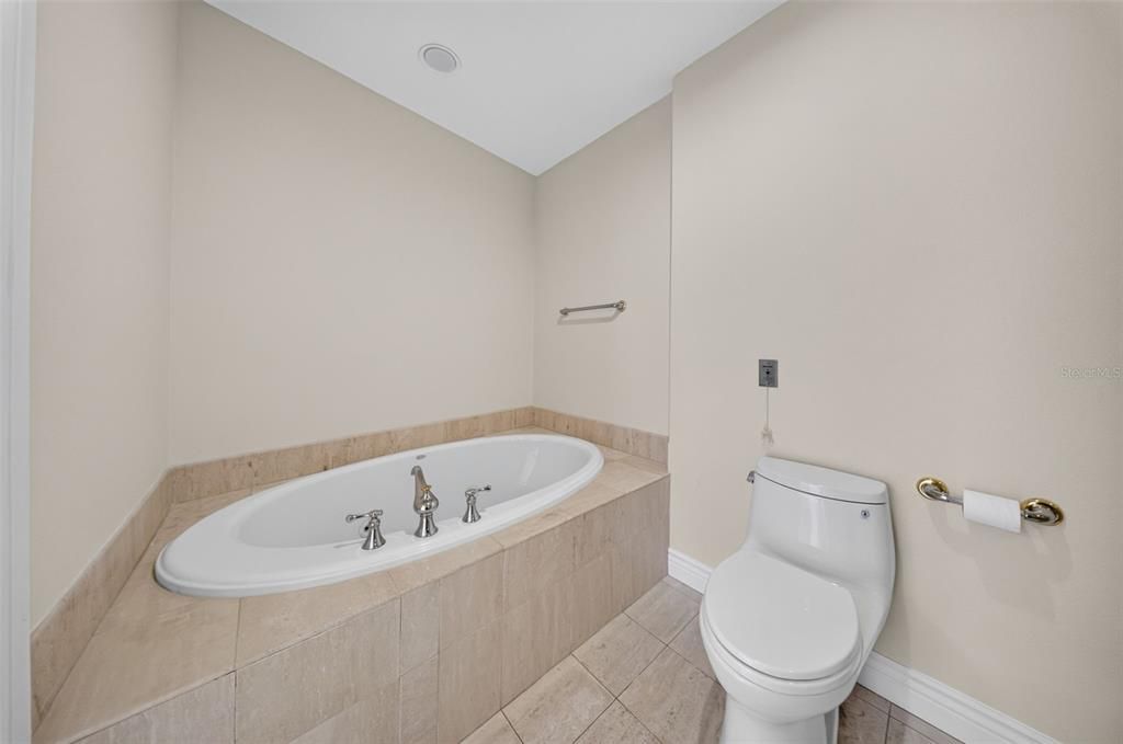 For Sale: $1,450,000 (2 beds, 2 baths, 1940 Square Feet)