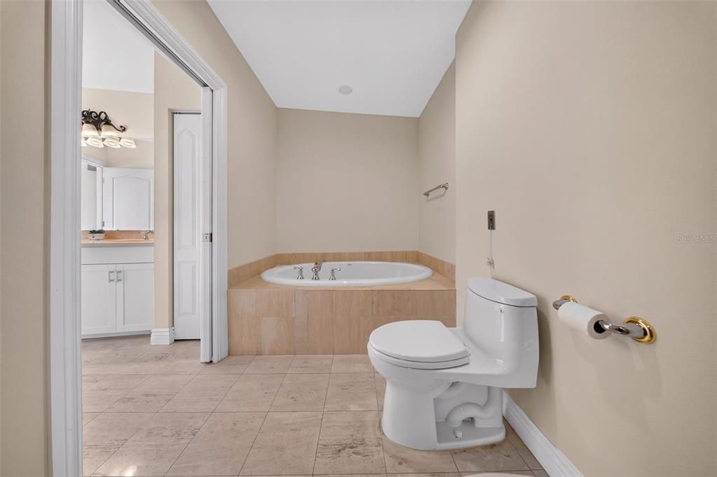 For Sale: $1,450,000 (2 beds, 2 baths, 1940 Square Feet)