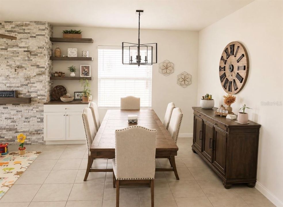 For Sale: $369,900 (4 beds, 3 baths, 2124 Square Feet)