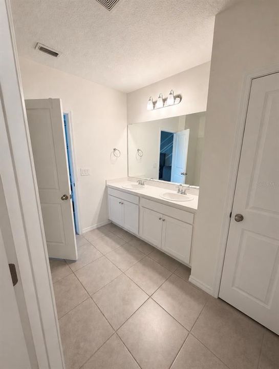 For Sale: $369,900 (4 beds, 3 baths, 2124 Square Feet)