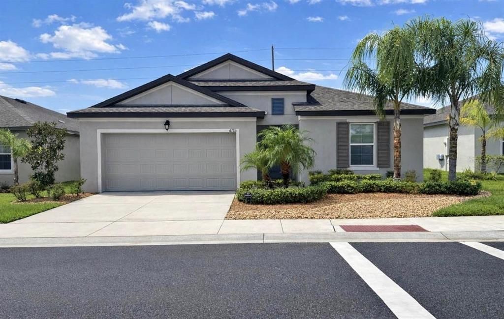 For Sale: $369,900 (4 beds, 3 baths, 2124 Square Feet)