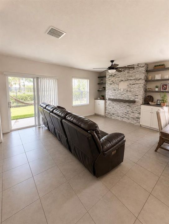 For Sale: $369,900 (4 beds, 3 baths, 2124 Square Feet)