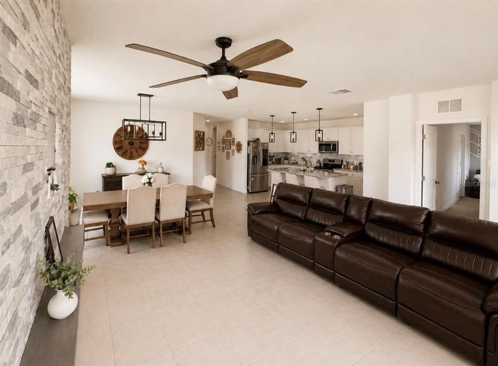For Sale: $369,900 (4 beds, 3 baths, 2124 Square Feet)