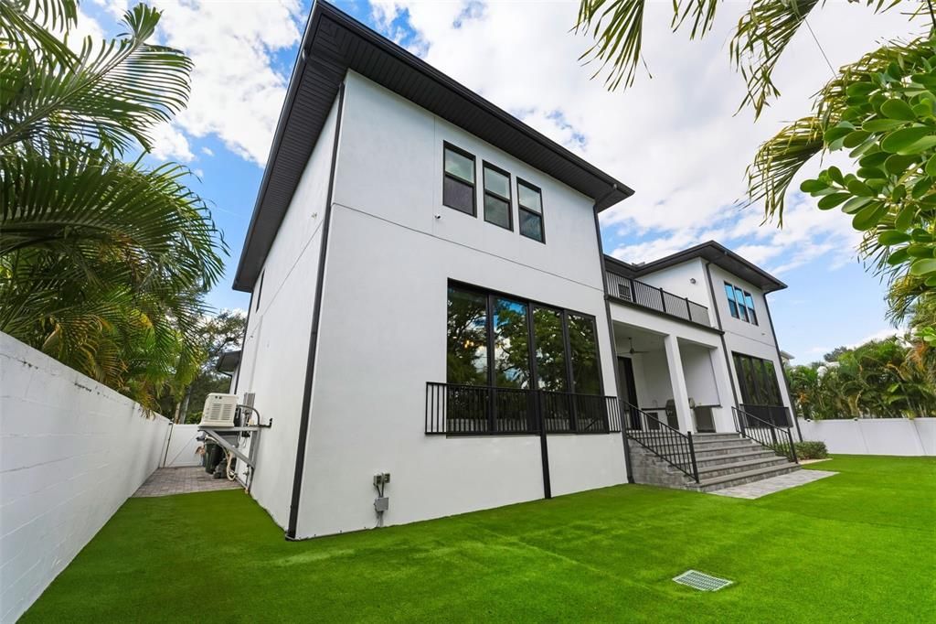For Sale: $2,899,000 (5 beds, 5 baths, 5863 Square Feet)
