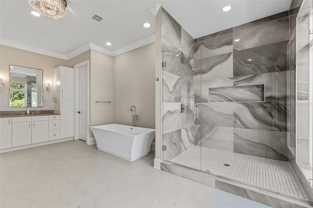 For Sale: $2,899,000 (5 beds, 5 baths, 5863 Square Feet)