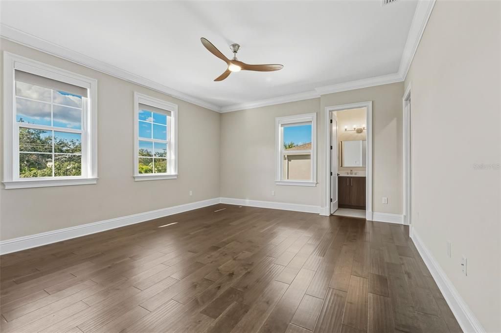 For Sale: $2,899,000 (5 beds, 5 baths, 5863 Square Feet)