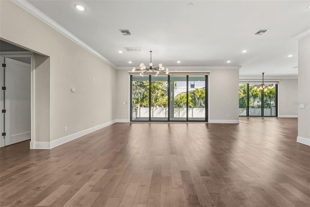 For Sale: $2,899,000 (5 beds, 5 baths, 5863 Square Feet)