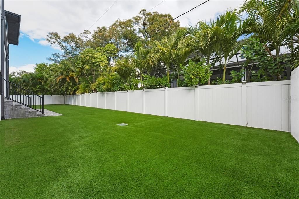 For Sale: $2,899,000 (5 beds, 5 baths, 5863 Square Feet)