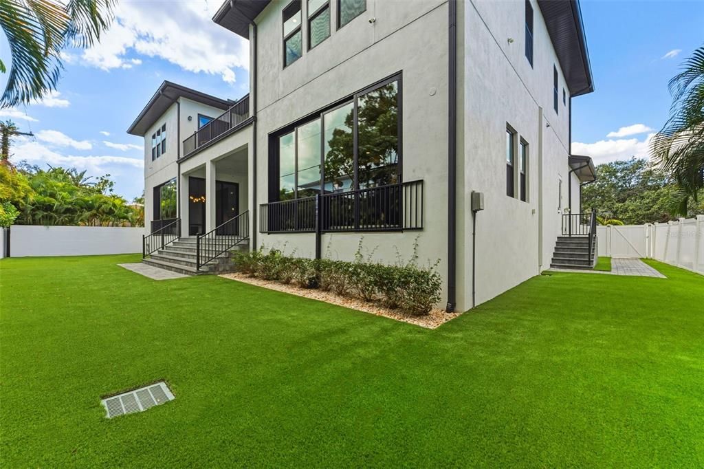 For Sale: $2,899,000 (5 beds, 5 baths, 5863 Square Feet)