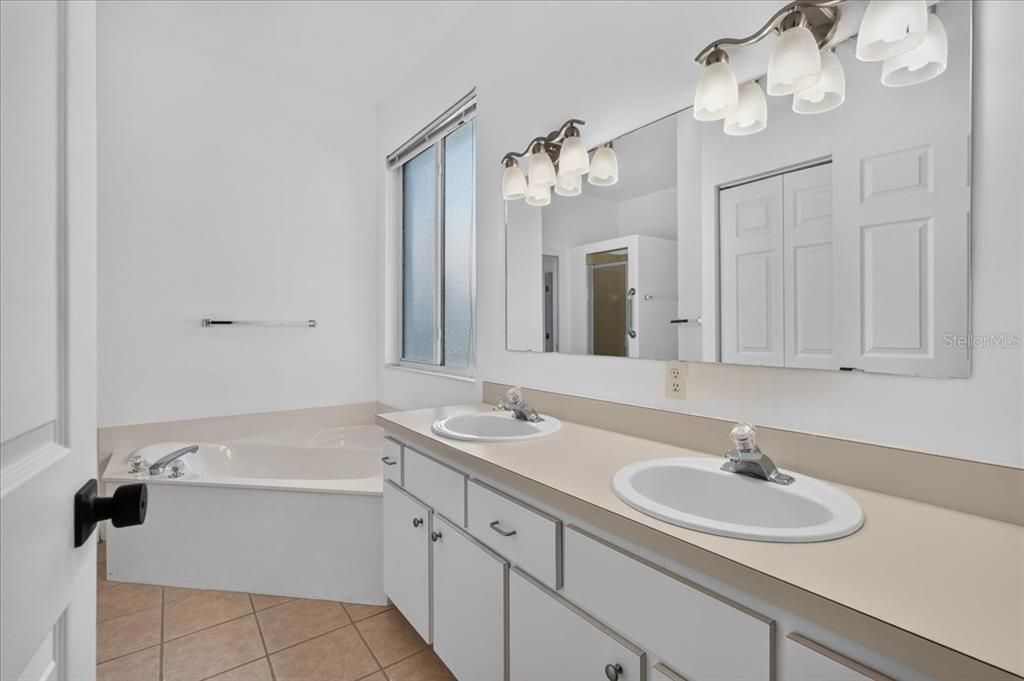 For Sale: $249,990 (3 beds, 2 baths, 1739 Square Feet)