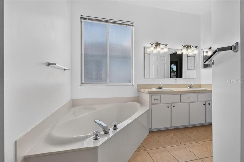 For Sale: $249,990 (3 beds, 2 baths, 1739 Square Feet)