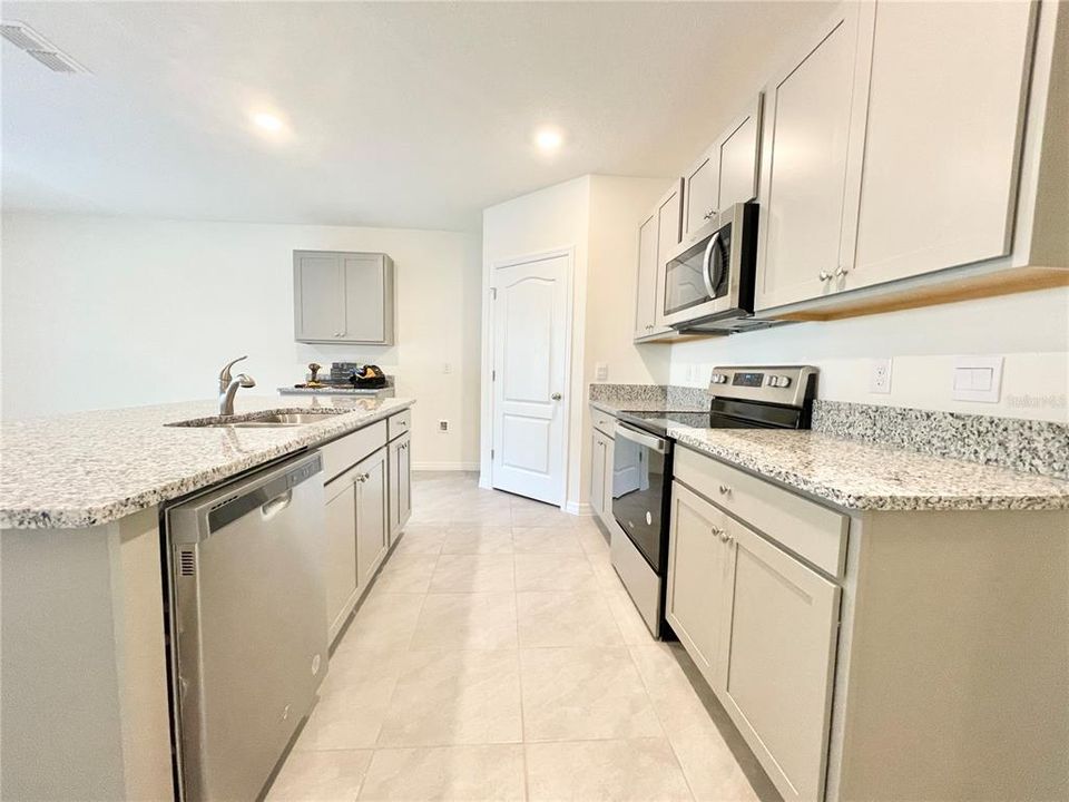 For Rent: $2,349 (4 beds, 2 baths, 1846 Square Feet)