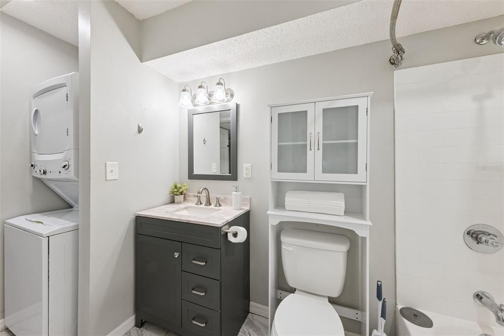 For Sale: $130,000 (1 beds, 1 baths, 710 Square Feet)