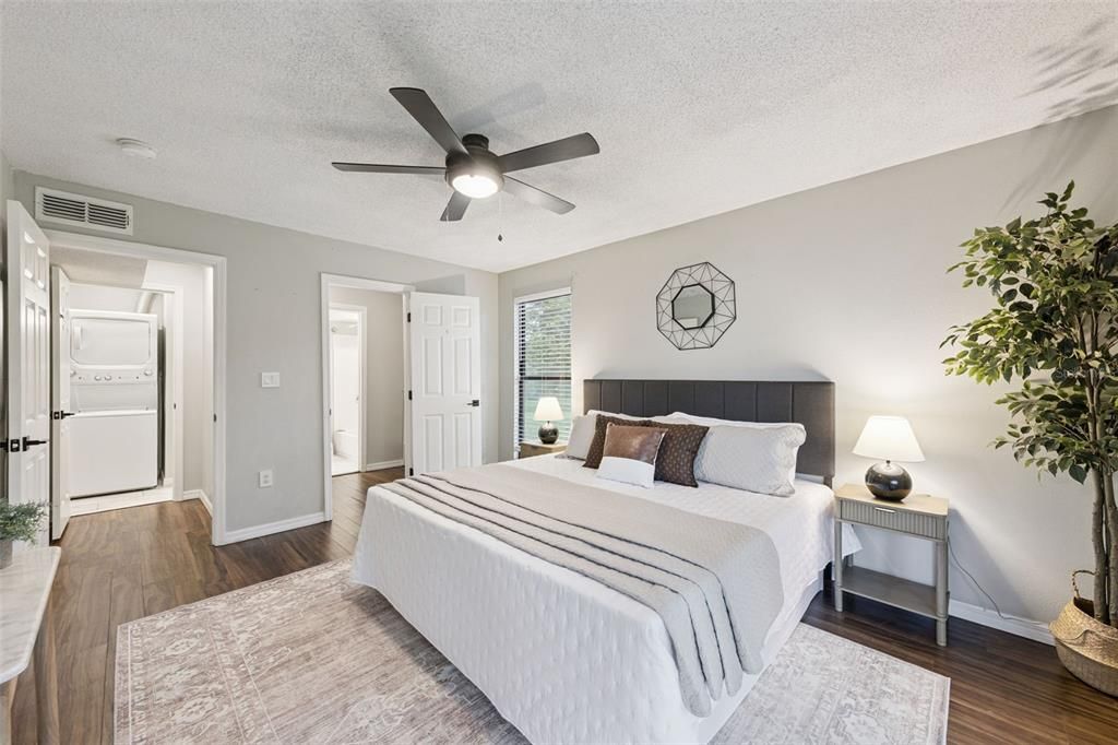For Sale: $130,000 (1 beds, 1 baths, 710 Square Feet)