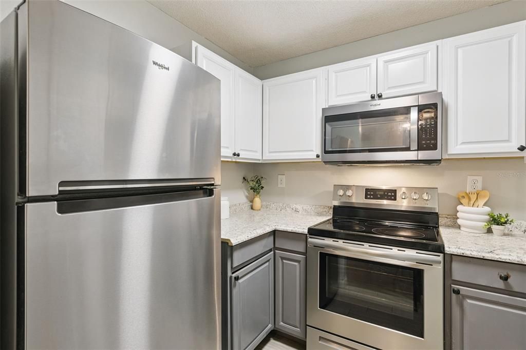 For Sale: $130,000 (1 beds, 1 baths, 710 Square Feet)