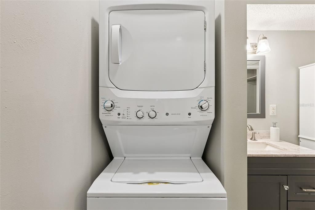 For Sale: $130,000 (1 beds, 1 baths, 710 Square Feet)