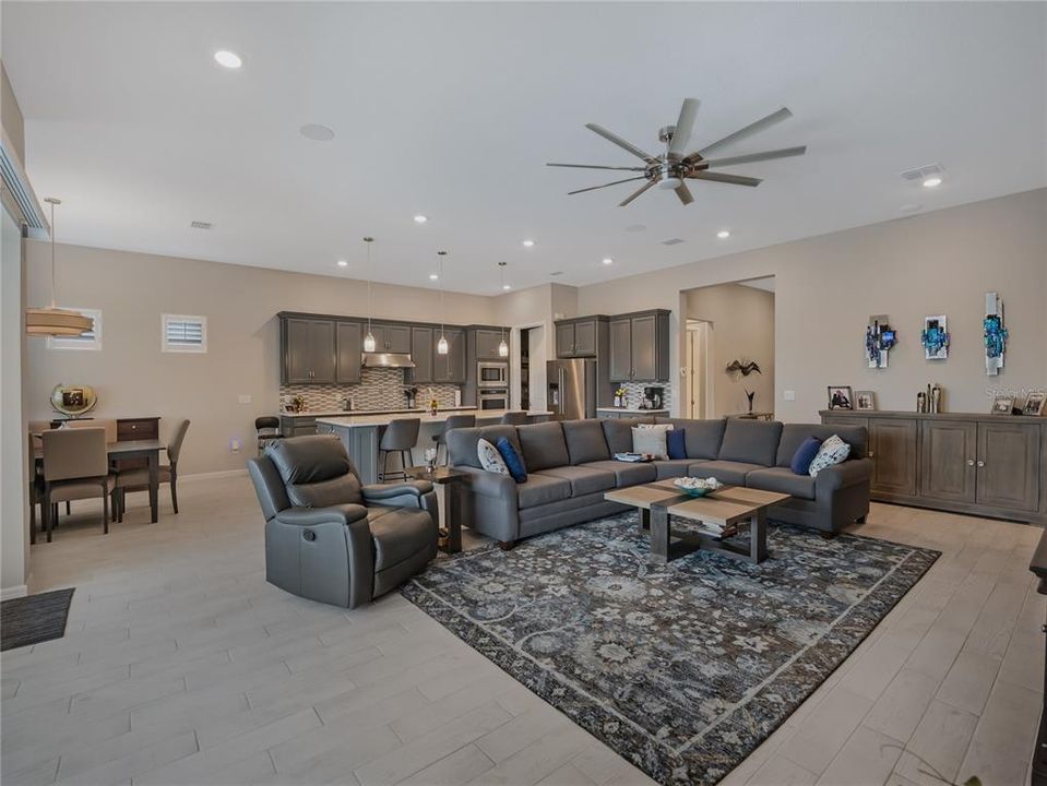 For Sale: $674,476 (3 beds, 3 baths, 2523 Square Feet)